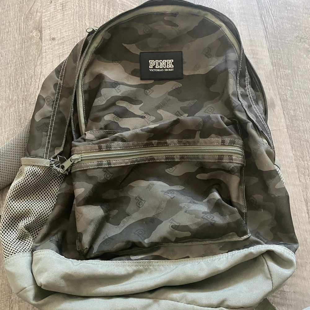 Pink Vs Backpack - image 1